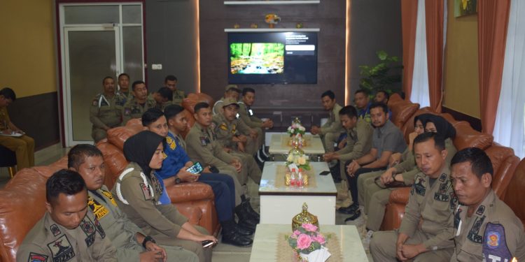 Lebih Besar Gaji Buruh Pabrik, Petugas Satpol PP Langkat Audiensi ke Ketua DPRD